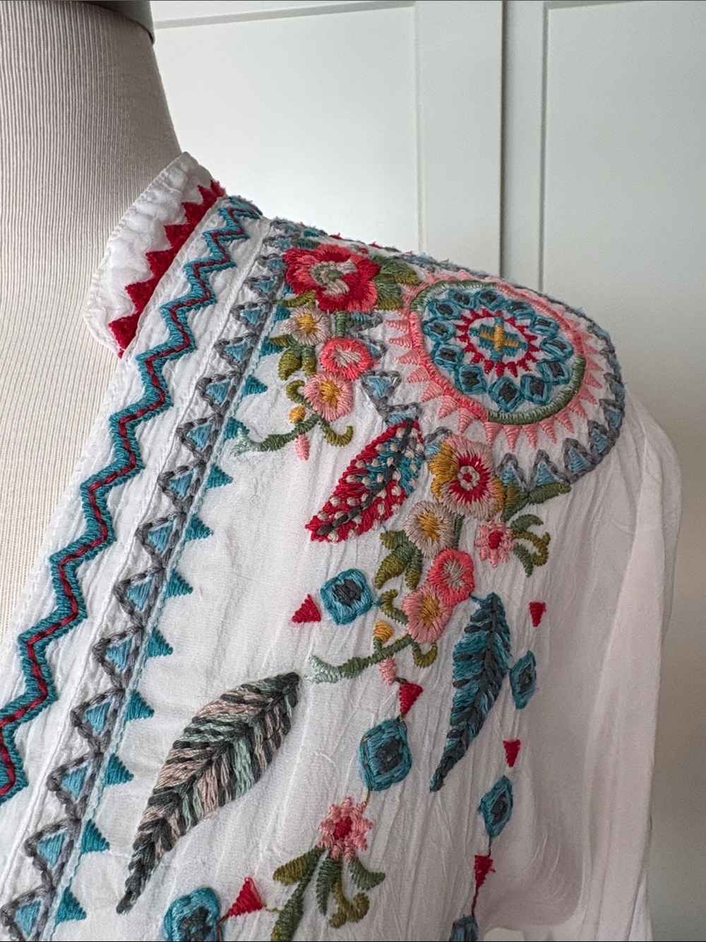 Johnny Was White Embroidered V-Neck Tunic with Multicolor Floral Accents - Picture 3 of 13